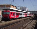 Eine City-Shuttle Garnitur steht am 26. Augsut 2011 mit ziehender 1142 als R nach Linz Hbf im Passauer Hbf.