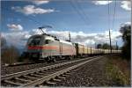 Railjet 1016 035 fhrt mit einem Hackschnitzelleerzug von Zeltweg in Richtung Bruck an der Mur.