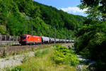 1116 136 ÖBB mit einem Kesselwagenzug bei Ingling Richtung Passau, 22.07.2020