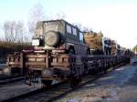 Laads(21814336016_0) mit PUCH-Gelndewagen u.Pandur-Radpanzer steht zur Entladung in Ried i.I.