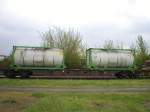 Drehgestell-Flachwagen fr kombinierten Verkehr mit zwei 20Fu-Tankcontainer (Fllgut Sonnenblumen-,Rapsl) (2005-04-26) 