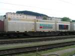 Sgnss (31 81 455 2 206-2) mit 3  Inno-Freight -Containern eingereiht in einen Ganzzug wartet am Nachmittag des 2.Okt.2006 auf die Weiterfahrt aus dem Hauptbahnhof Salzburg