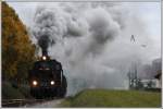 392.2530 mit einem Fotogterzug am 29.9.2013 auf der hauseigenen GEG Strecke zwischen Ampflwang und Timelkam kurz nach der Ausfahrt aus dem Lokpark in Ampflwang.