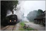 392.2530 mit einem Fotogterzug am 29.9.2013 auf der hauseigenen GEG Strecke zwischen Ampflwang und Timelkam eim Sgewerk vor Timelkam aufgenommen.