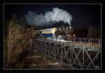 Nächtens im Rosental II - Die NBiK Dampflok 88.103 quert mit einem Nikolausdampfzug die Loiblbach-Brücke in Ferlach.
30.11.2018