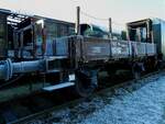 Niederbordwagen 903 516 der ÖGEG, bei frostigen Zeiten im Bhf. Timelkam; 170102