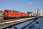 NLB - Tandem 2143 070-7 und 2143.56 mit dem SLGAG 97415 am 25.Februar 2018 im Bahnhof Ernstbrunn.