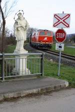 NLB 2143 070-7 am 21.Dezember 2014 mit dem SR 14293 in Haugsdorf.