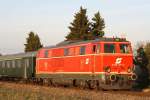 NLB 2143 070-7 vor dem SLP 14587 am 12.April 2015 bei Sollenau.