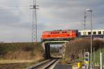 NLB 2143 070-7 am 28.November 2015 mit dem SLP 17501 nach Praterstern über der Hst.