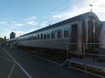 Ein TRI Personen Wagen A-TRAIN 61 81 70 70 001-6 im BTE 1311/1819 am 25.06.22 in Lörrach Autozugterminal