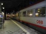 EC 112 von Klagenfurt Hbf mit Kurswagen aus Zagreb.Am 21.02.09 beim Halt in Frankfurt(Main)Hbf.