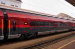 Der hinter dem Steuerwagen laufende  First  (1. Klasse) - Groraumwagen mit 55 Sitzpltzen. (Amstetten, 11.11.2008). 