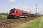 8090 709 fhrt bei der Fahrt des RJ 66 von Budapest nach Mnchen bis Wien. Fotografiert wurde am 25.08.2009 bei Szőny.