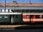 In Krems an der Donau waren am 19.04.09 vier grne und zwei rote Schlierenwagen abgestellt.
