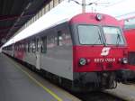 Ein City-Shuttle steht im Sdbahnhof von Wien.