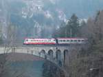 1216 226 mit dem EC 100  Joze Plecnik  beim berqueren der Steyerlingbrcke  zwischen Steyrling und Klaus am 14.01.2008.