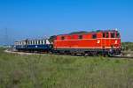 2143 070 fährt mit dem Nostagie Express  Leiser Berge  de nächsten Halt Stetten Fossilienwelt entgegen. Die Aufnahme entstand am 16.05.2015.