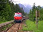 Salzkammergut 2009 - Die Endstation Obertraun Koppenbrllerhhle hat am 03.06.2009 der R 3410 aus Attnang Puchheim erreicht. Nach 6 min Wendezeit fhrt der Zug nach Linz zurck. Zuglok ist eine 1142.