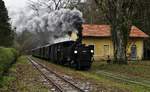 Mit dem mittäglichen Adventssonderzug nach Grünburg durchfährt 298.102 am 08.12.2018 den früheren Abzweigbahnhof Pergern