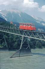 Innsbruck Hungerburg-Standseilbahn__Innbrücke bei der Talstation neben der Rotunde nahe Mühlauer Brücke, bis 2005 in Betrieb.__10-08-1972