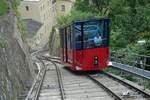 Standseilbahn auf den Grazer Schloßberg bei der Ausweiche in der Streckenmitte am 20.07.2017.