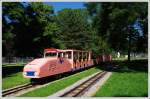 Der Mannerzug der Liliputbahn im Wiener Prater, gezogen von der  1964 gebauten D3 (Hersteller: Schreiner & Shne, Wien) aufgenommen am 14.6.2009 im Zuge einer Radtour, kurz nach der Ausgangsstation