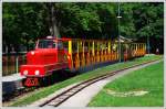 D2 der wiener Liliputbahn, Baujahr 1961 (Umbau aus Dampflok Da3), Achsfolge: 2'C1', Hersteller: Schreiner & Shne, Wien, aufgenommen am 14.6.2009 bei der Ausfahrt aus der Haltestelle Rotunde Richtung