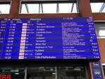 Zugzielanzeige in der Bahnhofshalle in Innsbruck Hbf.