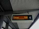Zugzielanzeiger fr pnktliche S1 (S-Bahn Tirol) am 1.9.2011 in Innsbruck Hbf