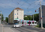 Graz CR 657 mit der neuen Vollwerbung für Eurowings als Linie 3 in der Kreuzung Asperngasse/Laudongasse, 29.05.2017.