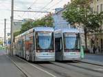 Graz. Variobahn 218 (rechts) kam hier am 27.05.2020 das allerletzte mal als 4er aus Andritz und zieht in die Remise Steyrergasse ein. Variobahn 215 (links) hat die Ehre, noch ein letztes Mal die gewohnte Strecke Liebenau-Andritz, wie wir sie seit 1911 kennen, zu befahren. Die beiden Fahrzeuge konnte ich bei der Steyrergasse fotografieren. 