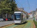 Graz. Nach monatelanger Gleisbauarbeiten fährt die Linie 5 ab 08.08.2020 nwieder regulär. Am selbigen Tag konnte ich Variobahn 216 beim Jakominigürtel fotografieren.