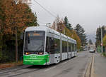 Graz     Variobahn 215 mit ihrer auffälligen Maske als Linie 6, Daungasse, 13.11.2020.