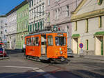 Graz. Am Abend des 28.06.2021 veranstaltete das Tramway Museum Graz eine Sonderfahrt mit dem ehemaligen Arbeitswagen 251. Zu sehen ist der Treibwagen hier bei der Ankunft in der Steyrergasse.