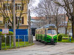 Graz.  Frohe Ostern  steht auf der Tafel des TW 503 der Graz Linien, der hier am Ostersonntag, 31.03.2024, aus der Remise Steyrergasse rausfährt.