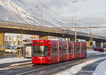 Innsbruck, seit 26.01.2019 sind die Linien 2 + 5 in Betrieb!     Flexity 309 als Linie 5, Hochhaus Schützenstraße, 26.01.2019 