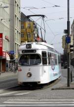 Straenbahnwagen N 76 ist dabei von der Salurner Strae in die Maria-Theresien-Strae einzubiegen. 08.03.08