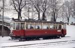 An einem bitterkalten Wintertag Anfang Januar 1980 wartet einer der drei noch vorhandenen  Haller Triebwagen  (Nr.