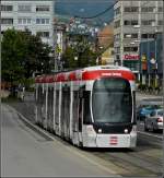 Der Cityrunner N 012 erreicht die Haltestelle Hauptplatz in Linz.