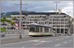 Bombardier Mountainrunner 503 der Pöstlingbergbahn auf der Nibelungenbrücke über die Donau in Linz.