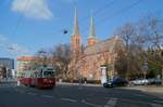 Auf der Wiener Linie 33 werden einzeln fahrende E1 eingesetzt.Auf dem Weg vom Friedrich-Engels-Platz zur Josefstädter Straße fährt 4781 durch die Jägerstraße im Bezirk