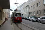 Wien Wiener Linien: In der Murlingengasse hält am Morgen des 12.