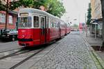 Wien Wiener Linien: In der Dörfelstraße hält am Morgen des 12.