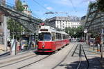 Wien Wiener Linien SL D (E2 4018 + c5 1418) IX, Alsergrund, Franz-Josefs-Bahnhof am 30. Juni 2017.