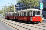 m2 5210 + m2 5211 gezogen vom WTM M 4101 am 25.April 2015 als Zubringer zum Wiener Tramwaytag bei der Haltestelle Fickeystraße.