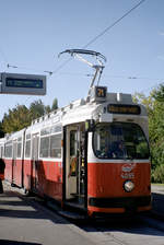 Wien Wiener Linien SL 71 (E2 4095) XI, Simmering, Kaiserebersdorf, Etrichstraße / Kaiserebersdorfer Straße (Endstation Zinnergasse / Kaiserebersdorfer Straße, Ausstieg) am 21. Oktober 2010. - Scan eines Farbnegativs. Film: Kodak Advantix 200-2. Kamera: Leica C2.