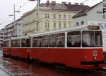 Wien Wiener Linien SL 6 (c5 1478 + E2 4078) XI, Simmering, Simmeringer Hauptstraße / Straßenbahnbetriebsbahnhof Simmering (Hst. Fickeysstraße) im Februar 2016. - Scan eines Diapositivs. Film: Fuji RXP. Kamera: Konica FS-1.