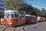 L4 548 steht an einem Juniabend 1987 als Linie 65 abfahrbereit am Ring Richtung Stefan-Fadinger-Platz, dahinter ein weiterer L4 als Linie 62