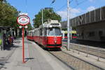 Wien Wiener linien SL 18 (E2 4047 (SGP 1981) + c5 1453 (Bombardier-Rotax 1980)) XV, Rudolfsheim-Fünfhaus, Neubaugürtel / Europaplatz / Westbahnhof am 31.